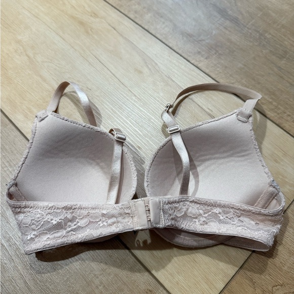 Elegant Lace Underwire Cream Padded Bra - Picture 2 of 6